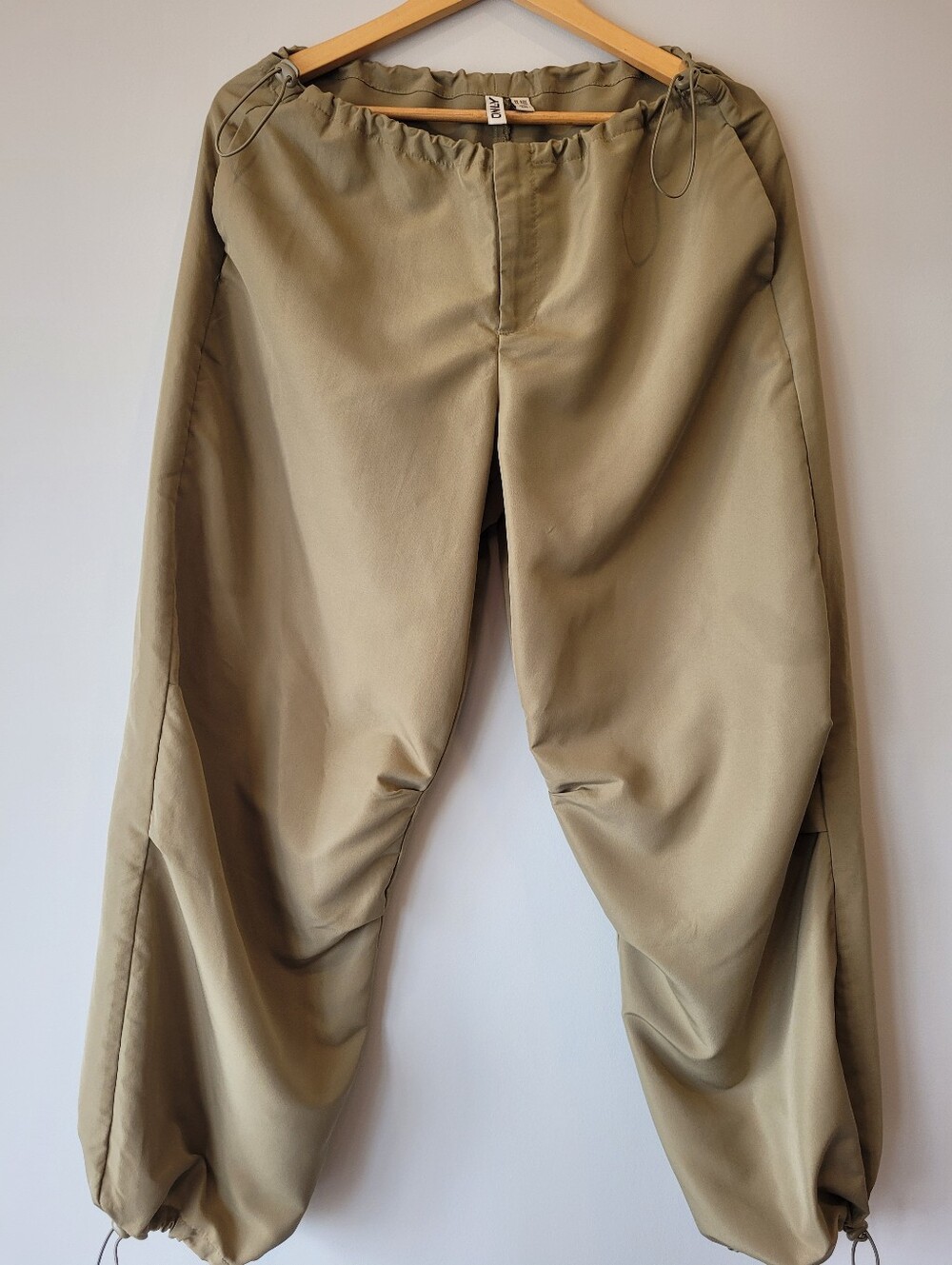 ONLY Onldelia Mid-Waist Parachute Pants - Olive / Tan - Size S Small